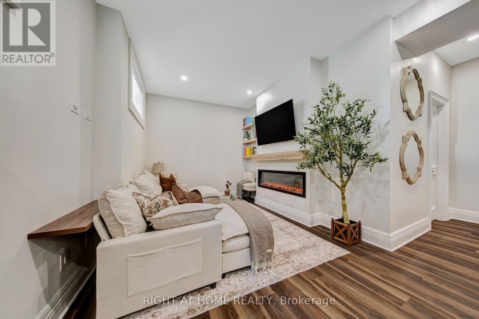 1017 Lorne Park Road, Mississauga, Ontario  L5H 2Z9 - Photo 43 - W14034756