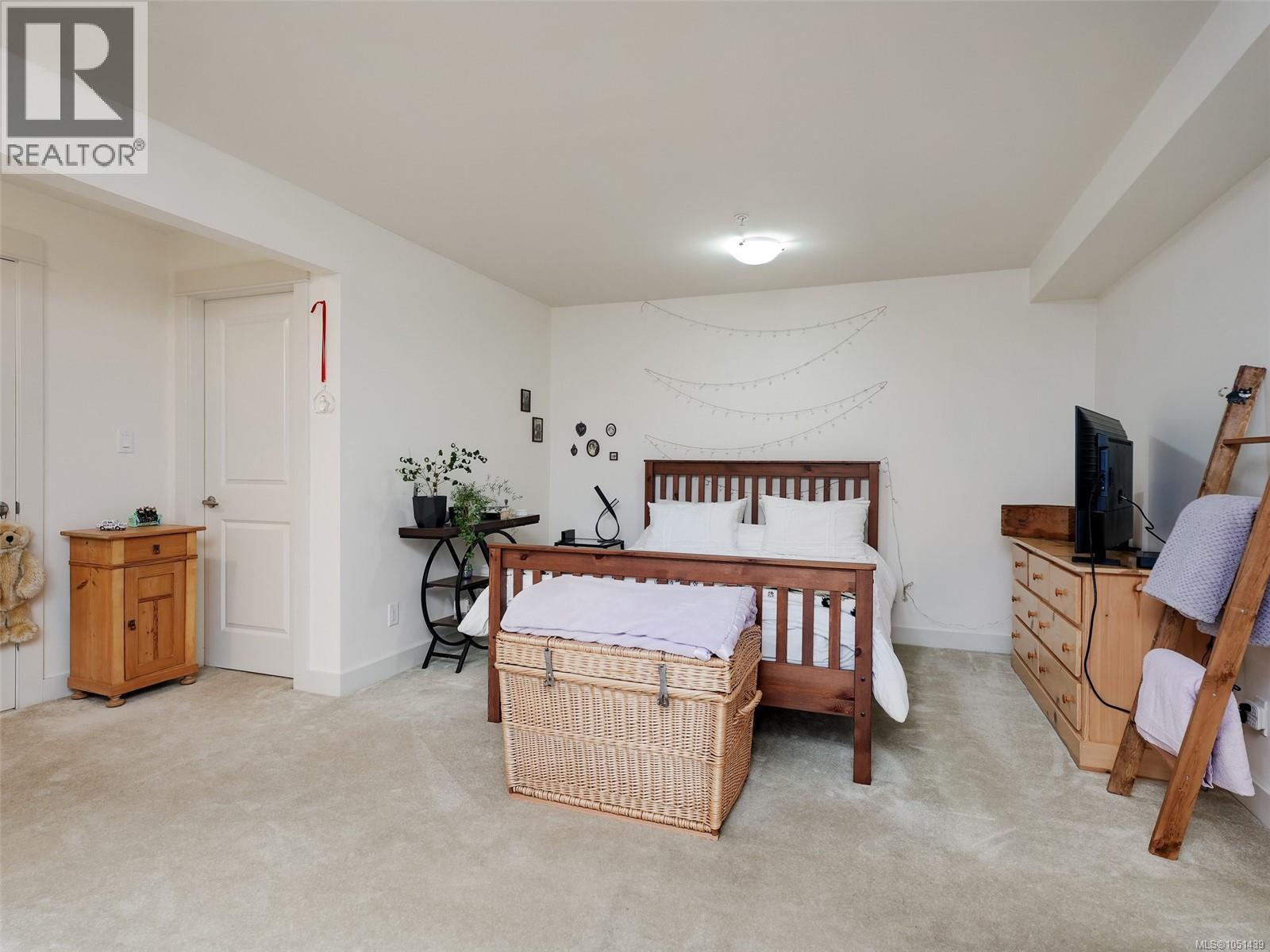 210 1315 Esquimalt Rd