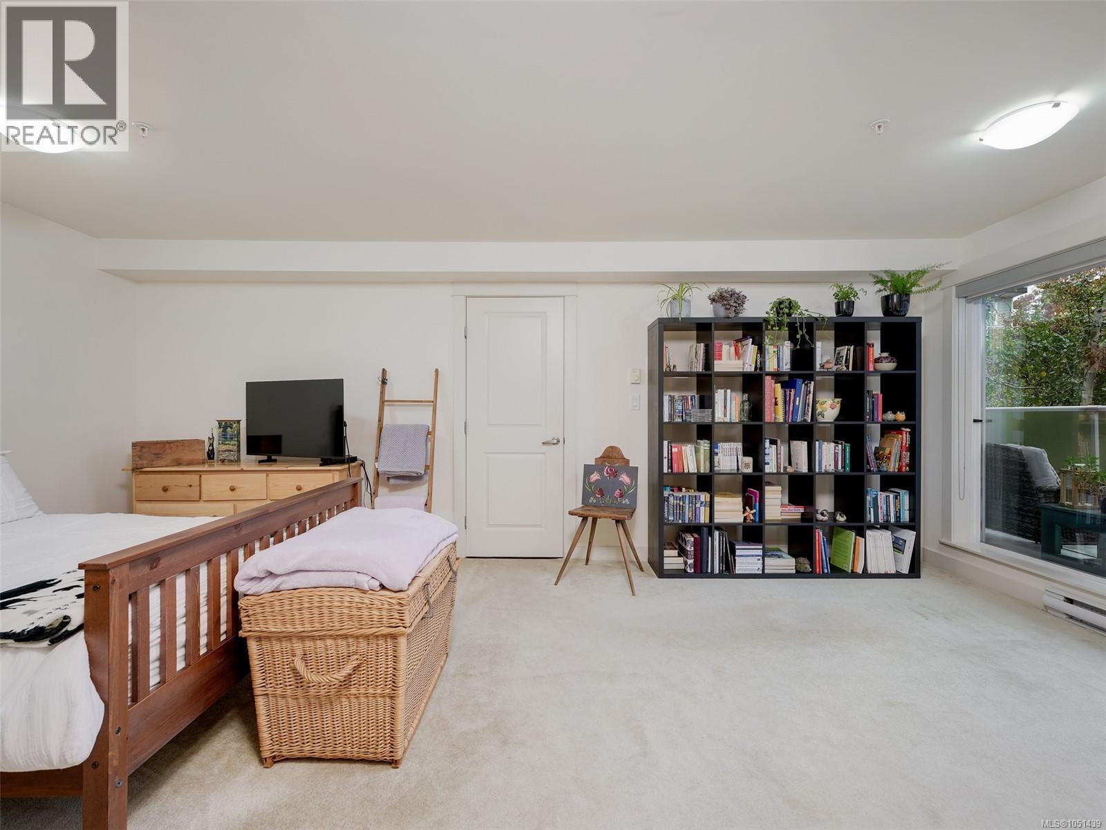 210 1315 Esquimalt Rd
