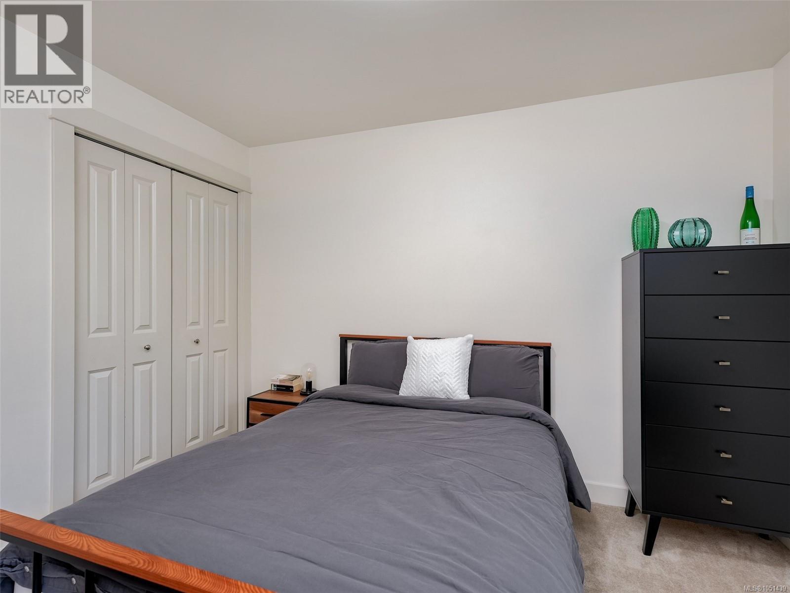 210 1315 Esquimalt Rd