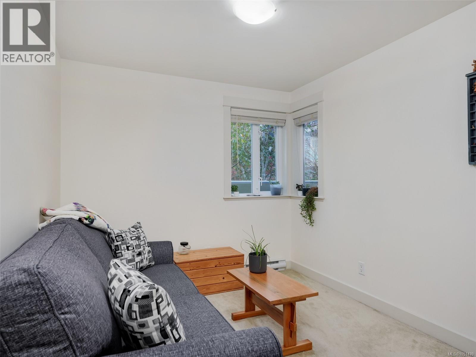 210 1315 Esquimalt Rd
