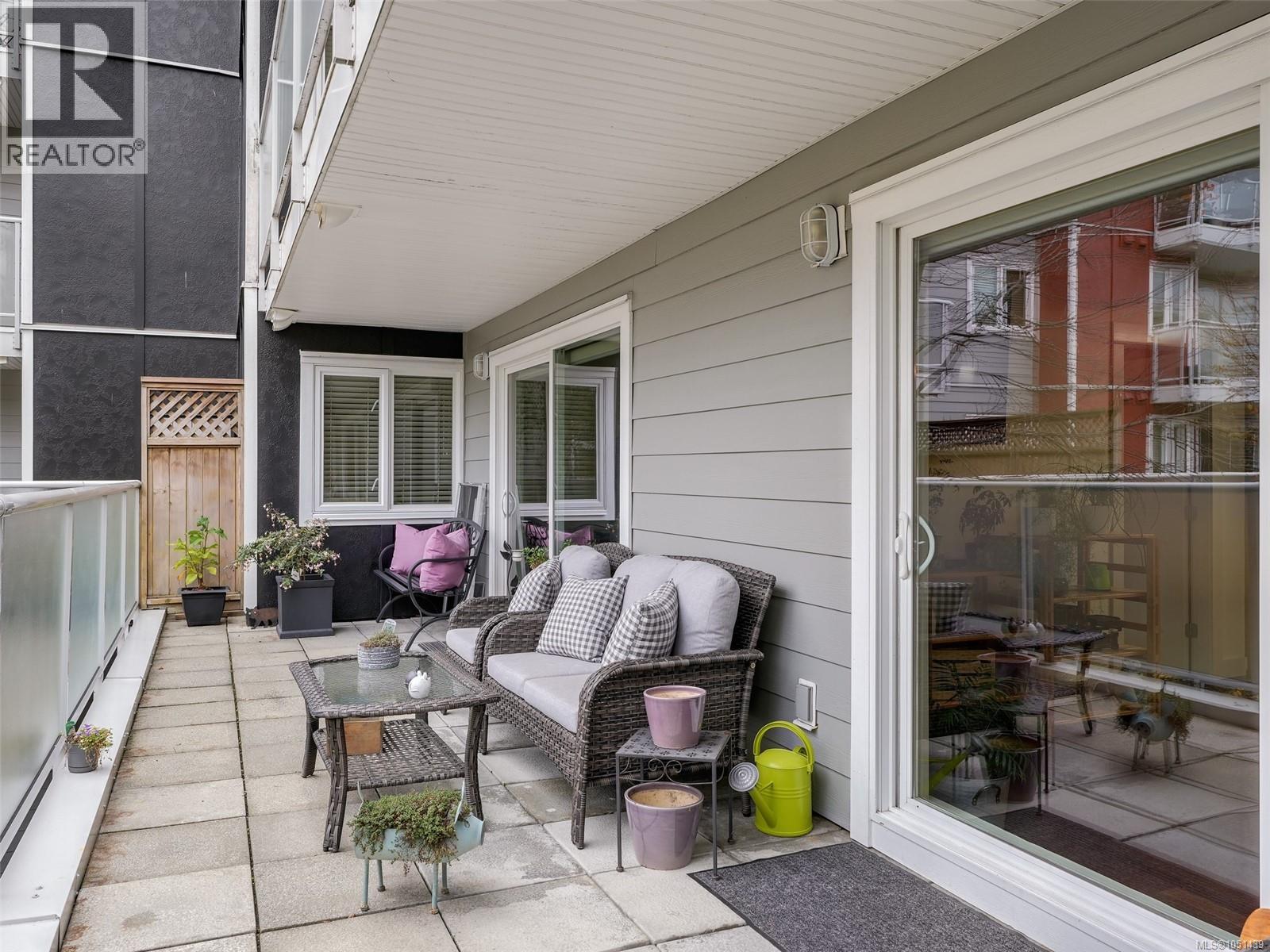210 1315 Esquimalt Rd