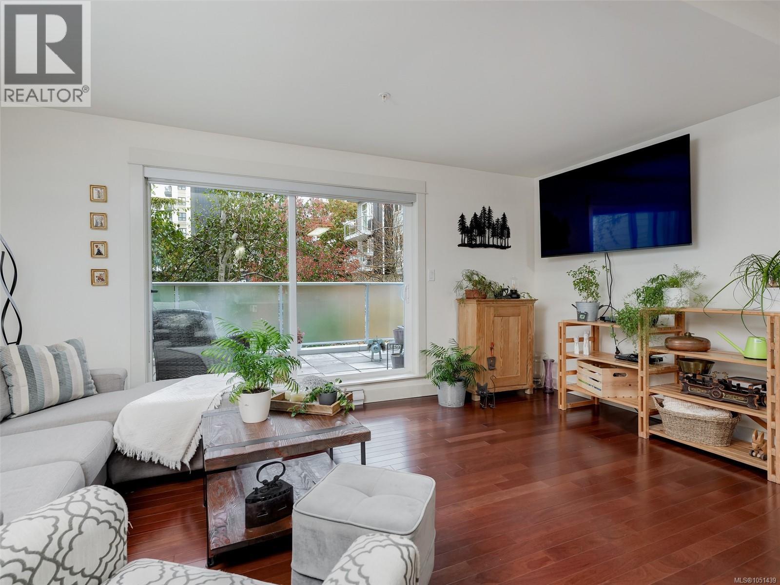 210 1315 Esquimalt Rd