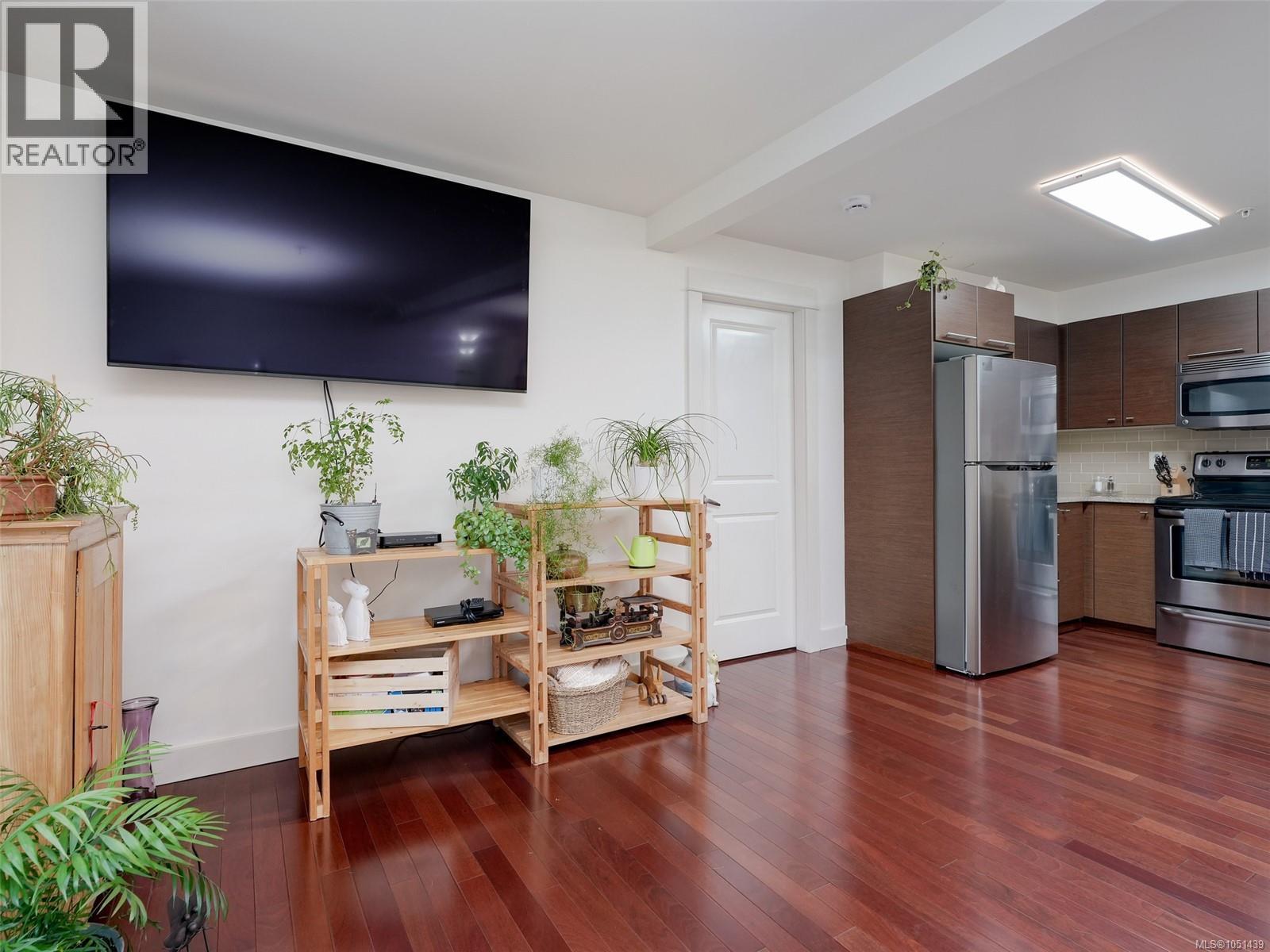 210 1315 Esquimalt Rd