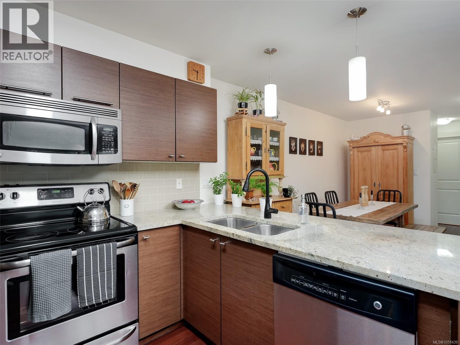 210 1315 Esquimalt Rd