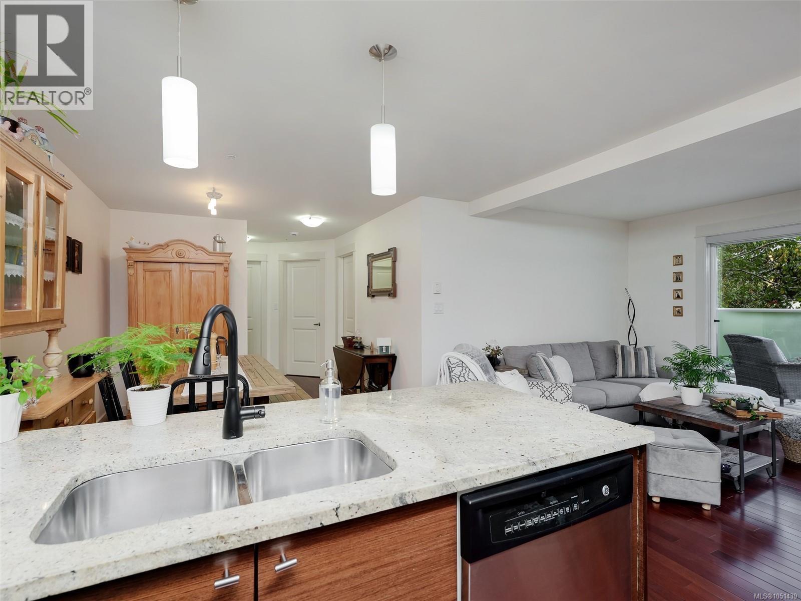 210 1315 Esquimalt Rd