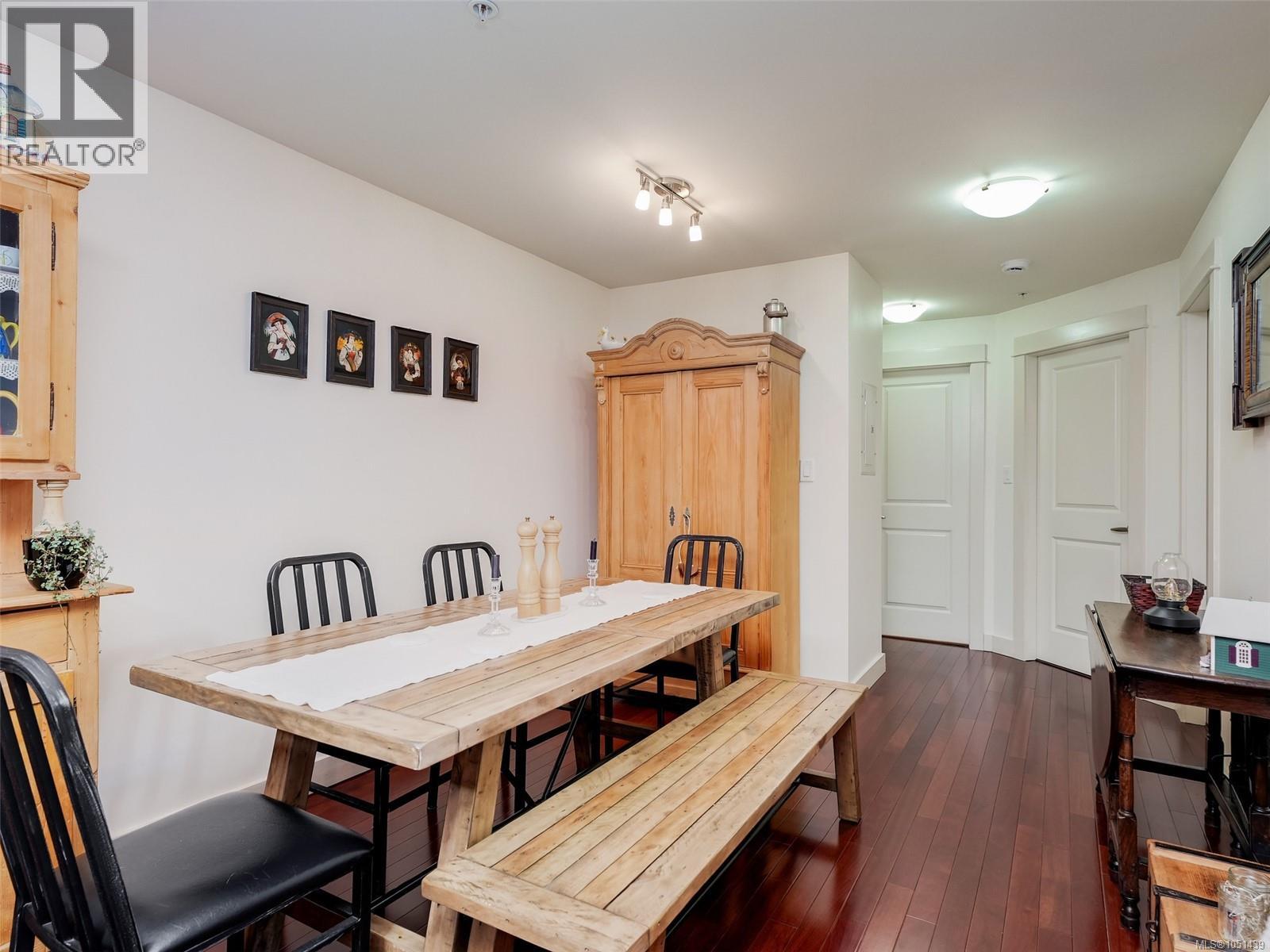 210 1315 Esquimalt Rd