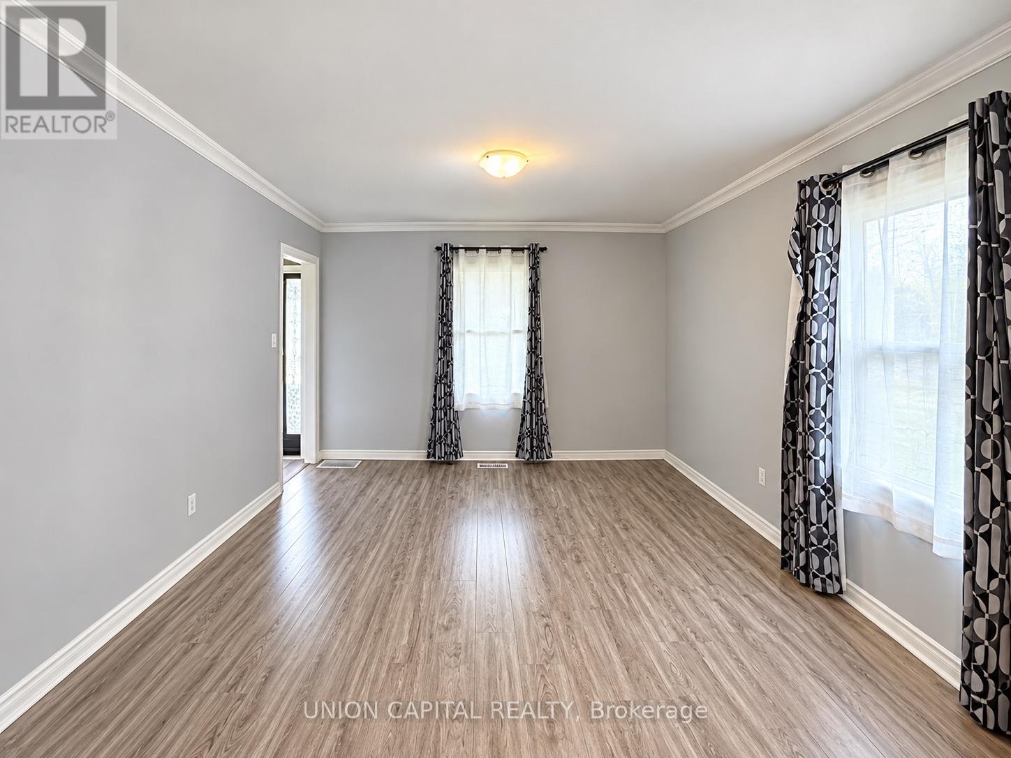 35 Normanhurst Avenue, Hamilton, Ontario  L8H 5M3 - Photo 2 - X14034786