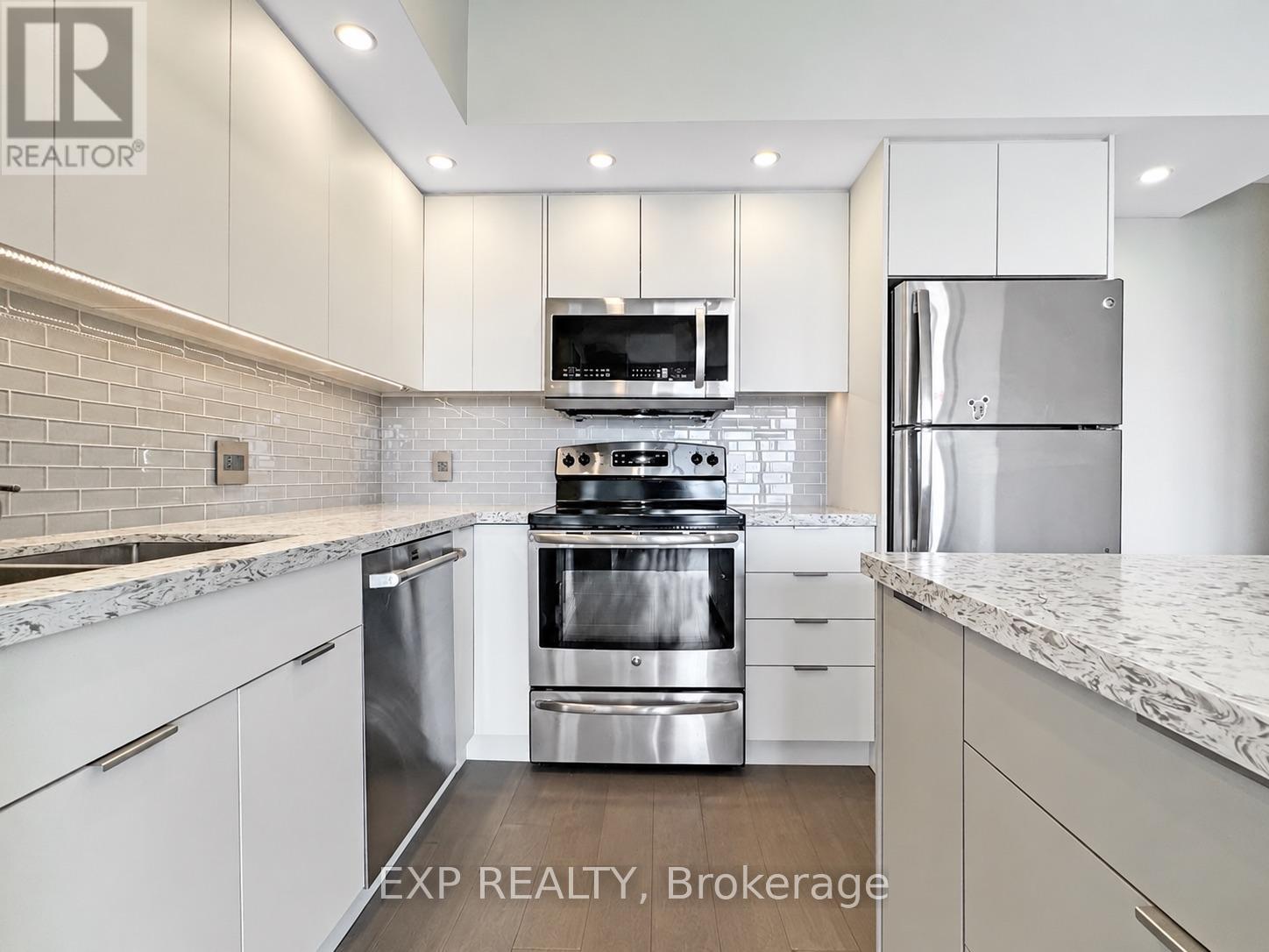 3210 - 2200 Lakeshore Boulevard W, Toronto, Ontario  M8V 1A4 - Photo 3 - W14034806