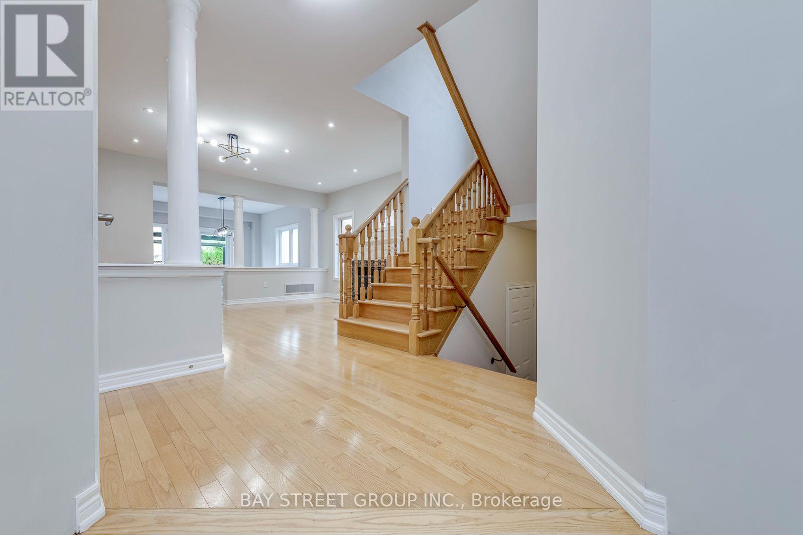 2455 Felhaber Crescent, Oakville, Ontario  L6H 7N8 - Photo 5 - W14034810