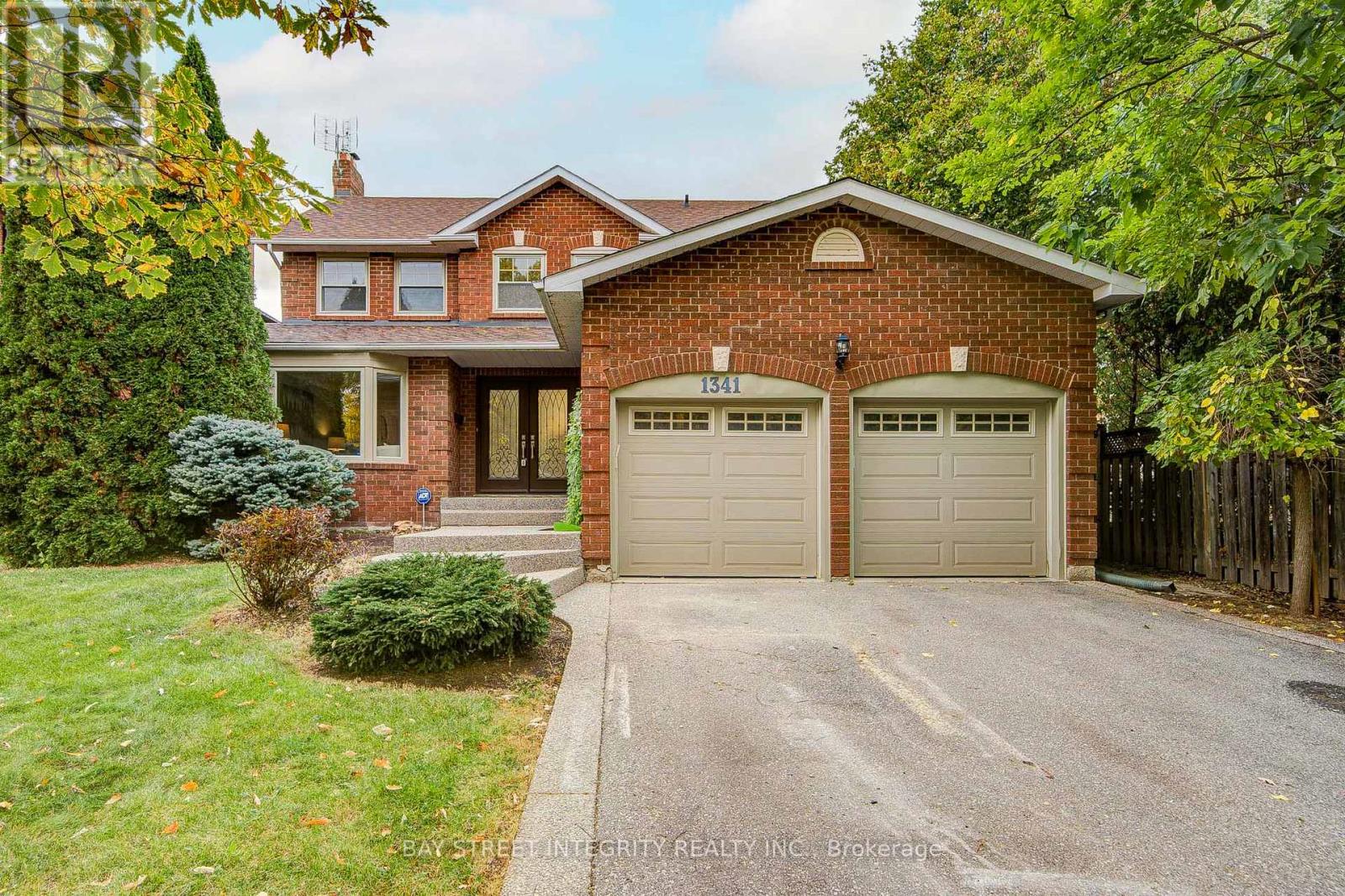 1341 Old English Lane, Oakville, Ontario  L6M 2P9 - Photo 2 - W14034814