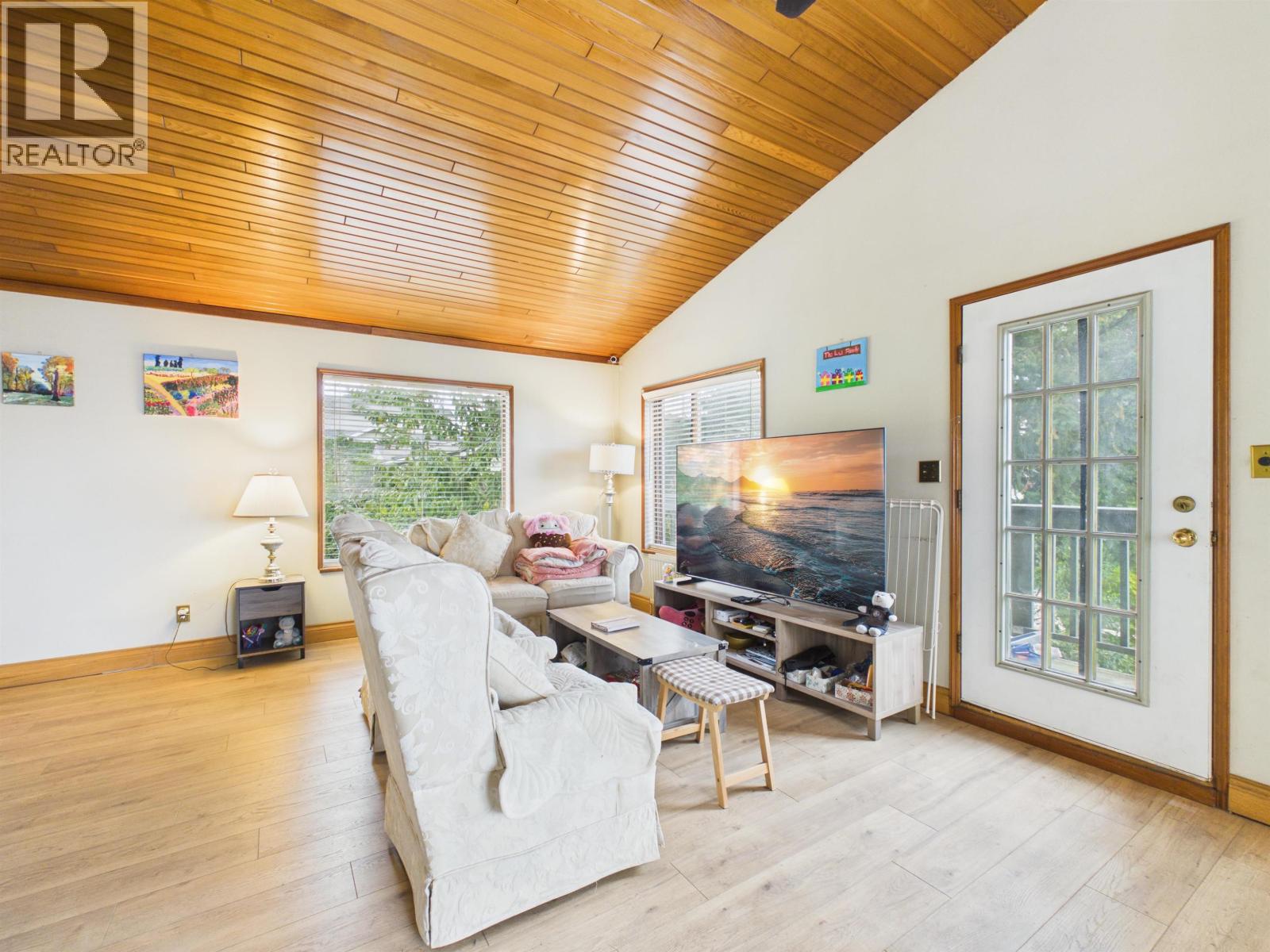 2035 Craigen Avenue, Coquitlam, British Columbia  V3K 1W4 - Photo 6 - R3174457