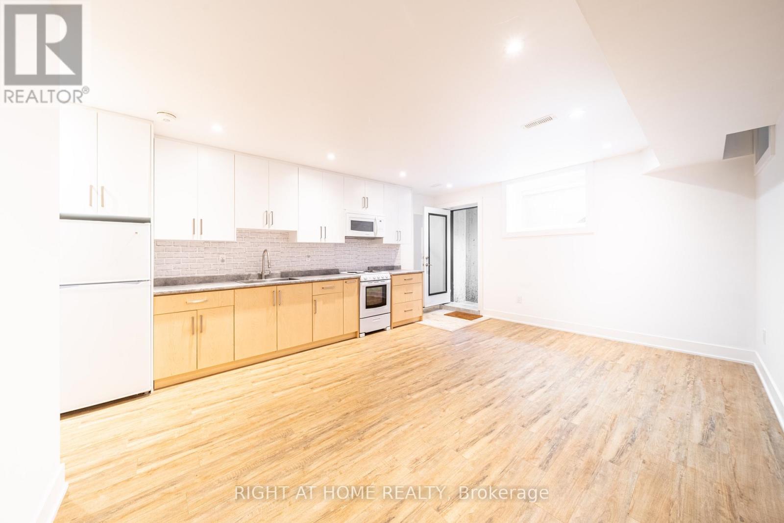 Lower - 49 B East Drive, Toronto, Ontario  M6N 2N8 - Photo 2 - W13836368