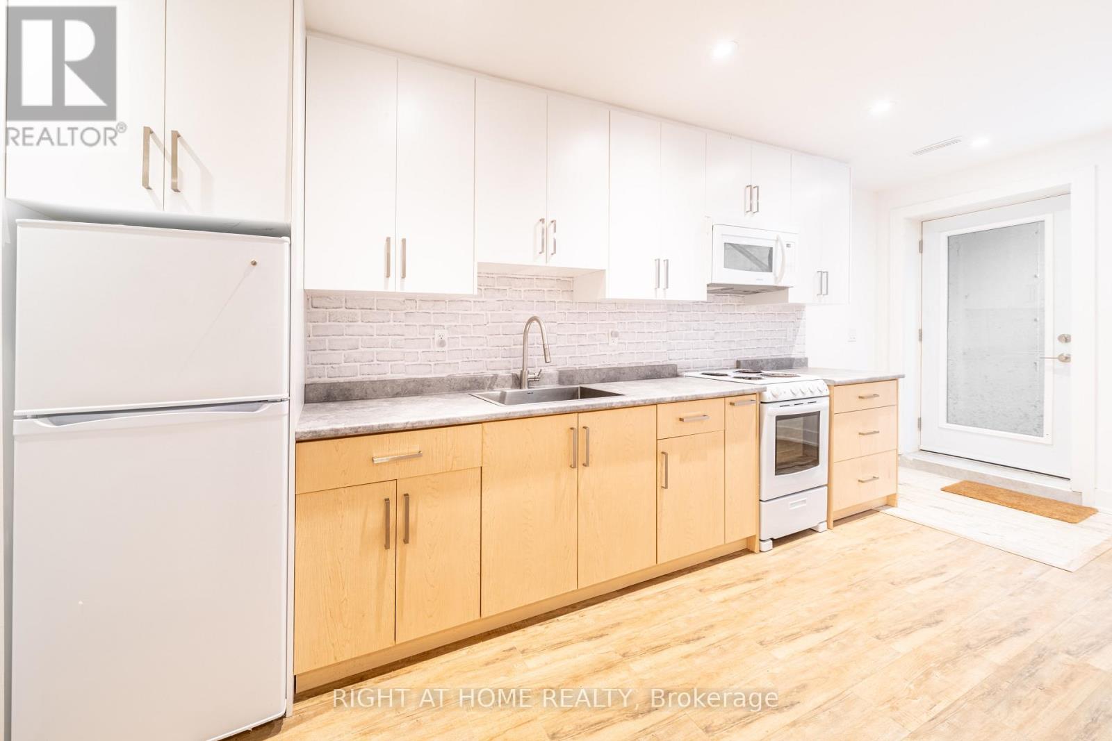 Lower - 49 B East Drive, Toronto, Ontario  M6N 2N8 - Photo 4 - W13836368