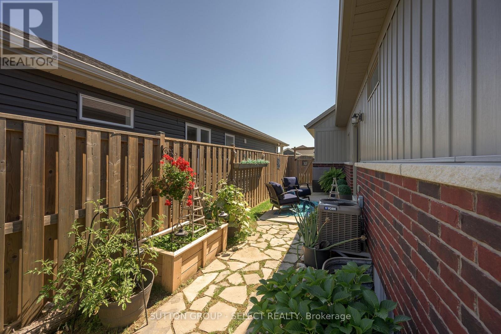 99 Lanz Boulevard, Chatham-Kent, Ontario  N0P 1A0 - Photo 5 - X14079738