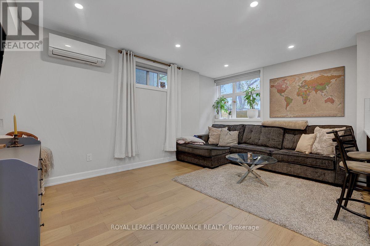 D - 415 Tweedsmuir Avenue, Ottawa, Ontario K1Z 5N6 - Photo 3 - X14079736