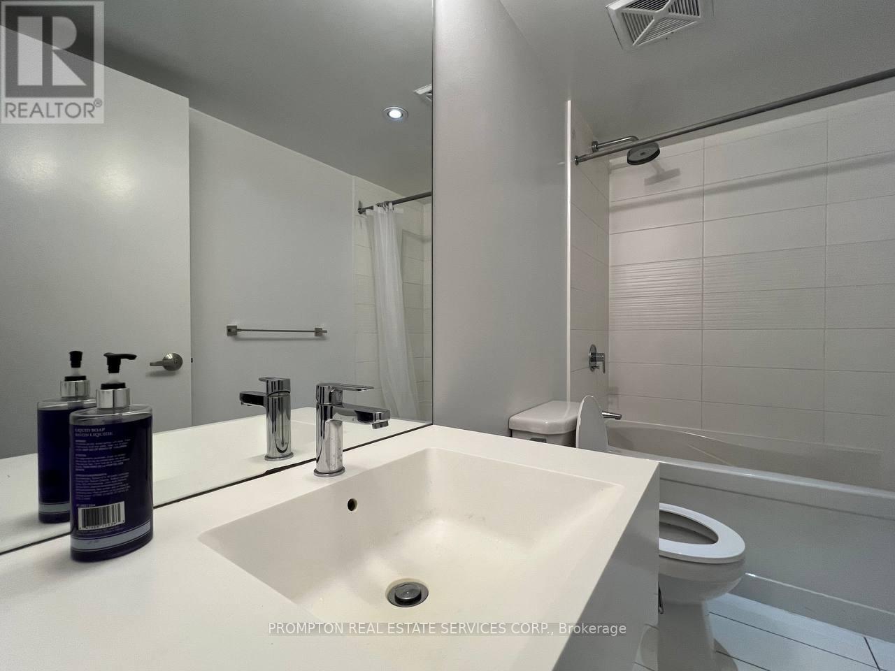 731 - 15 Iceboat Terrace, Toronto, Ontario  M5V 4A5 - Photo 10 - C14041394