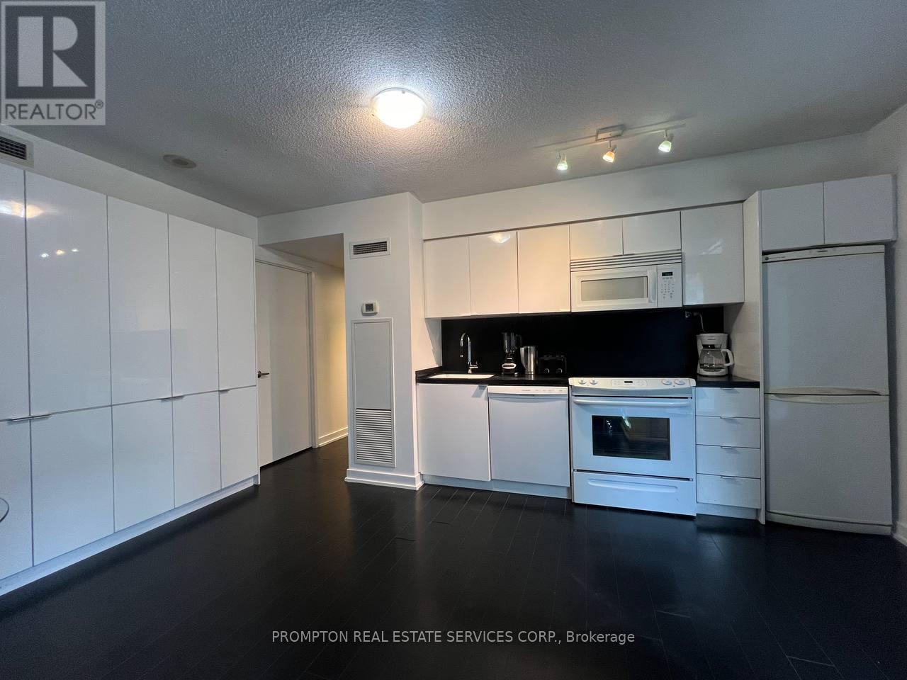 731 - 15 Iceboat Terrace, Toronto, Ontario  M5V 4A5 - Photo 4 - C14041394