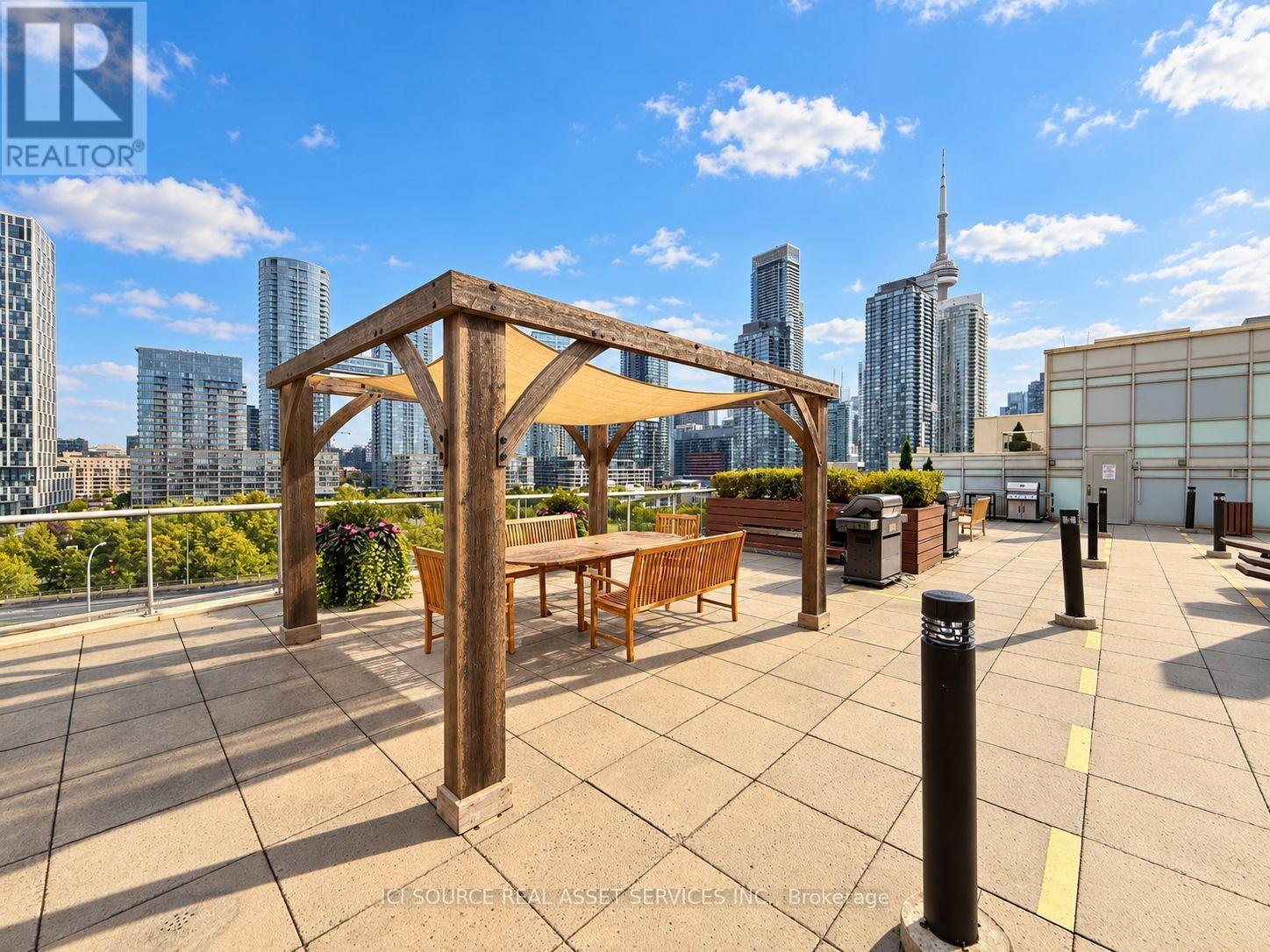 812 - 550 QUEENS QUAY W