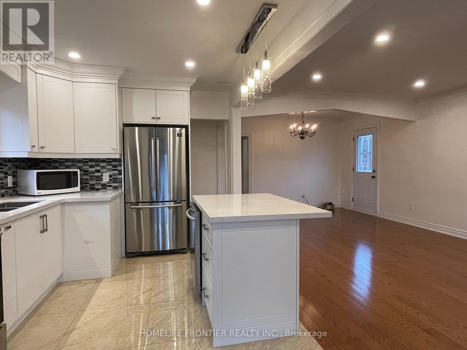 Upper - 10 Edge Park Avenue, Toronto, Ontario  M1L 2E5 - Photo 2 - E14034828