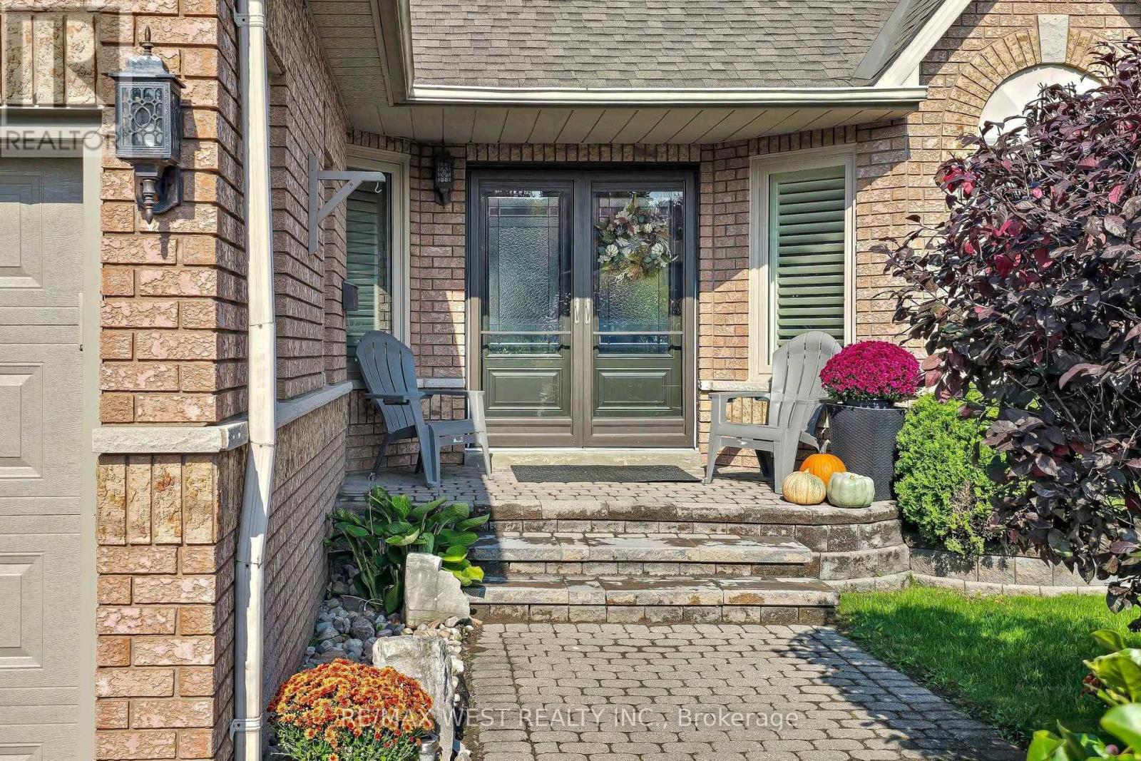 11 Brand Court, Ajax, Ontario  L1Z 1E7 - Photo 3 - E14079730