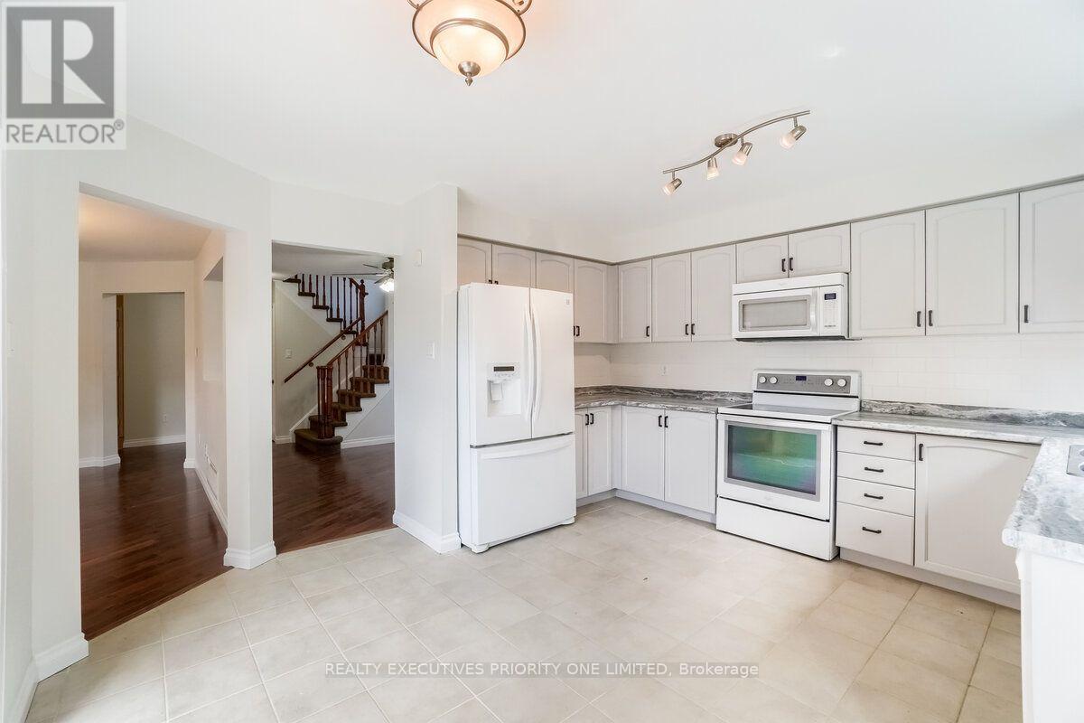 17 Drake Drive, Barrie (Painswick South), Ontario  L4N 8W3 - Photo 10 - S14079718