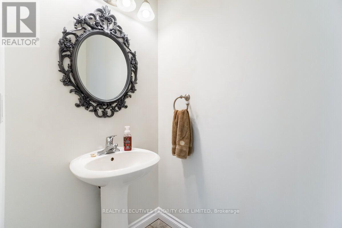 17 Drake Drive, Barrie (Painswick South), Ontario  L4N 8W3 - Photo 13 - S14079718