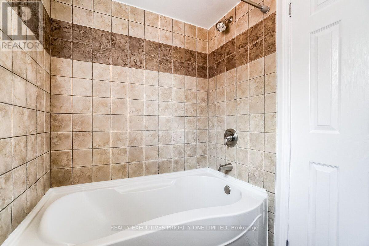 17 Drake Drive, Barrie (Painswick South), Ontario  L4N 8W3 - Photo 20 - S14079718