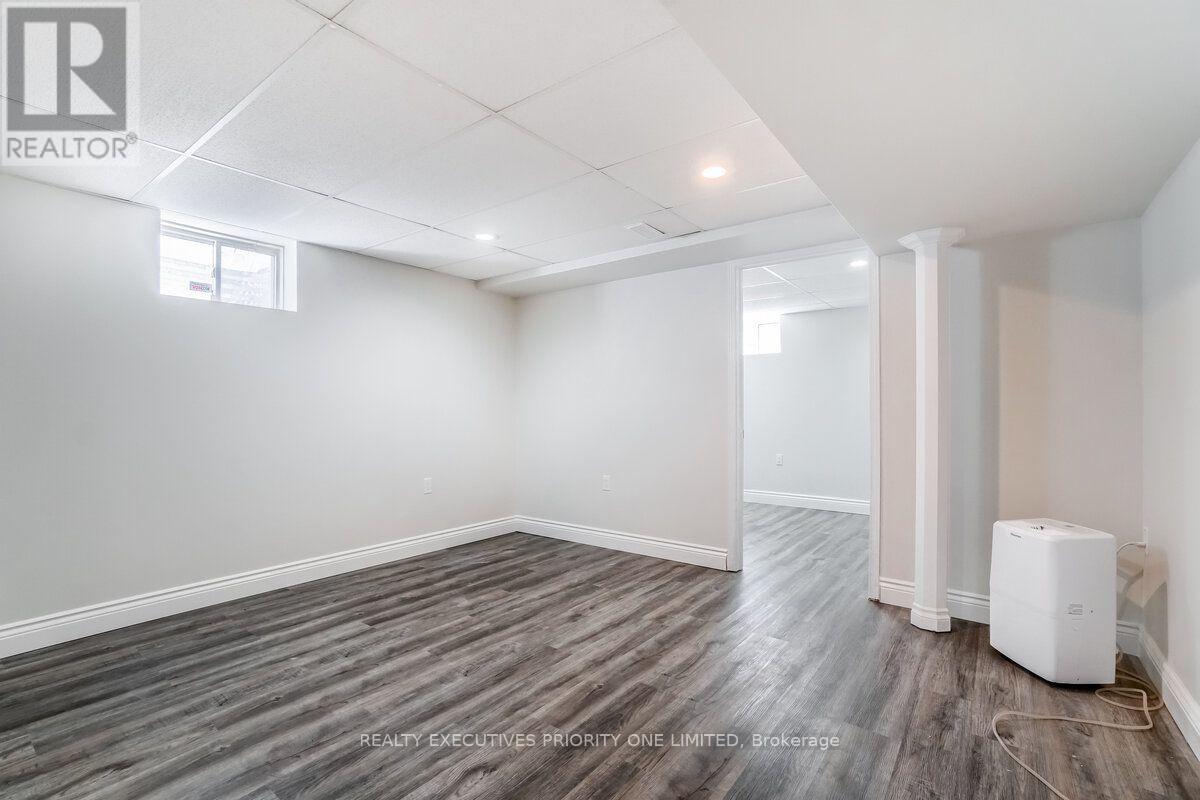 17 Drake Drive, Barrie (Painswick South), Ontario  L4N 8W3 - Photo 33 - S14079718