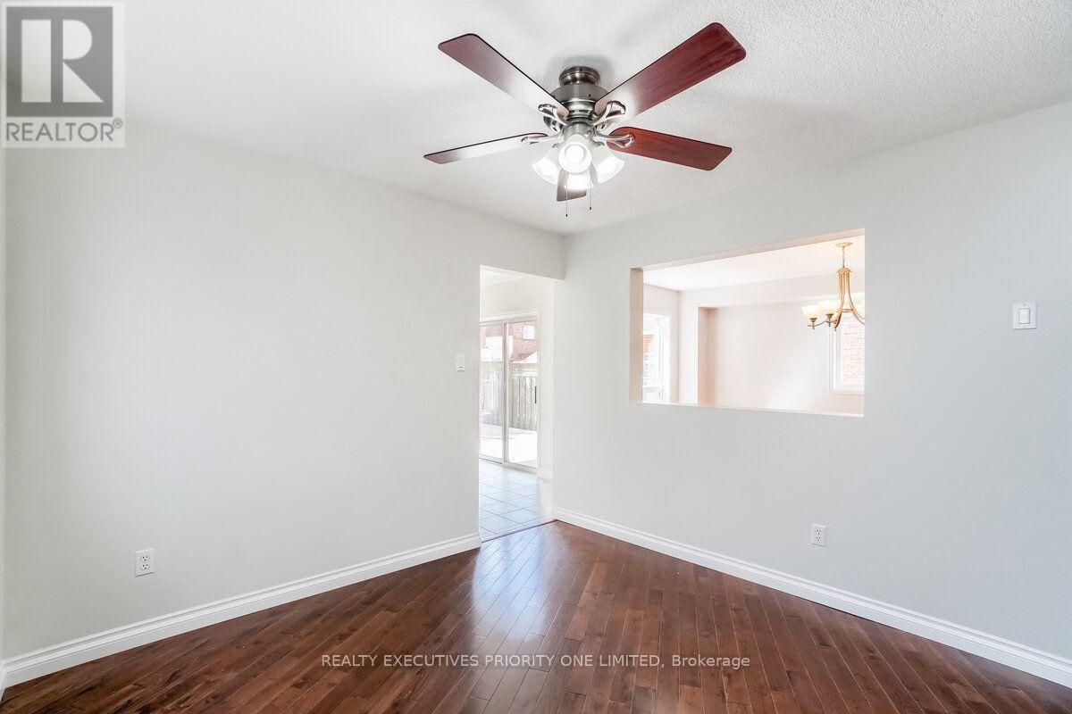 17 Drake Drive, Barrie (Painswick South), Ontario  L4N 8W3 - Photo 6 - S14079718