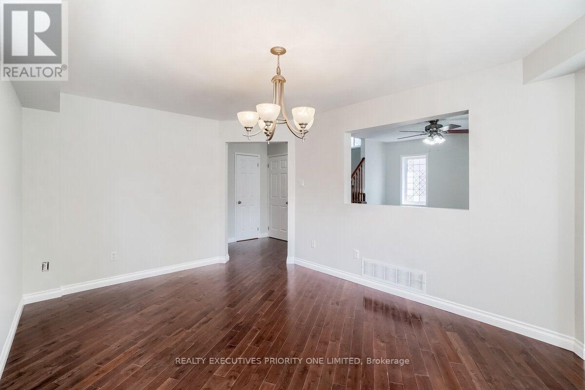 17 Drake Drive, Barrie (Painswick South), Ontario  L4N 8W3 - Photo 7 - S14079718