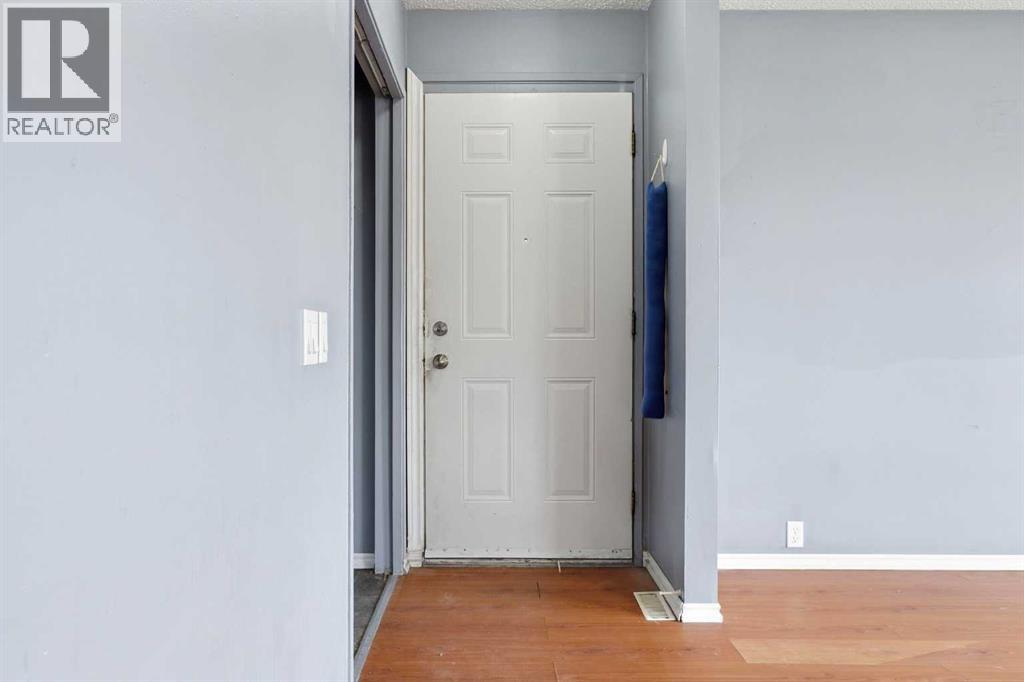 3804 Dover Ridge Drive Se, Calgary, Alberta  T2B 2C9 - Photo 2 - A2348474