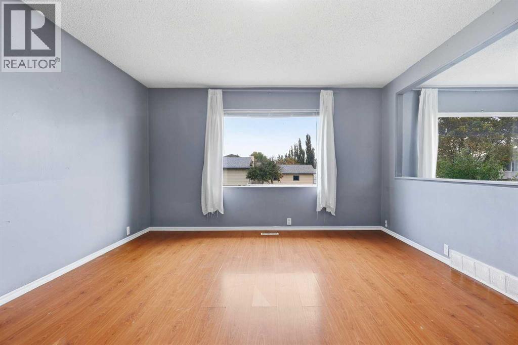 3804 Dover Ridge Drive Se, Calgary, Alberta  T2B 2C9 - Photo 7 - A2348474
