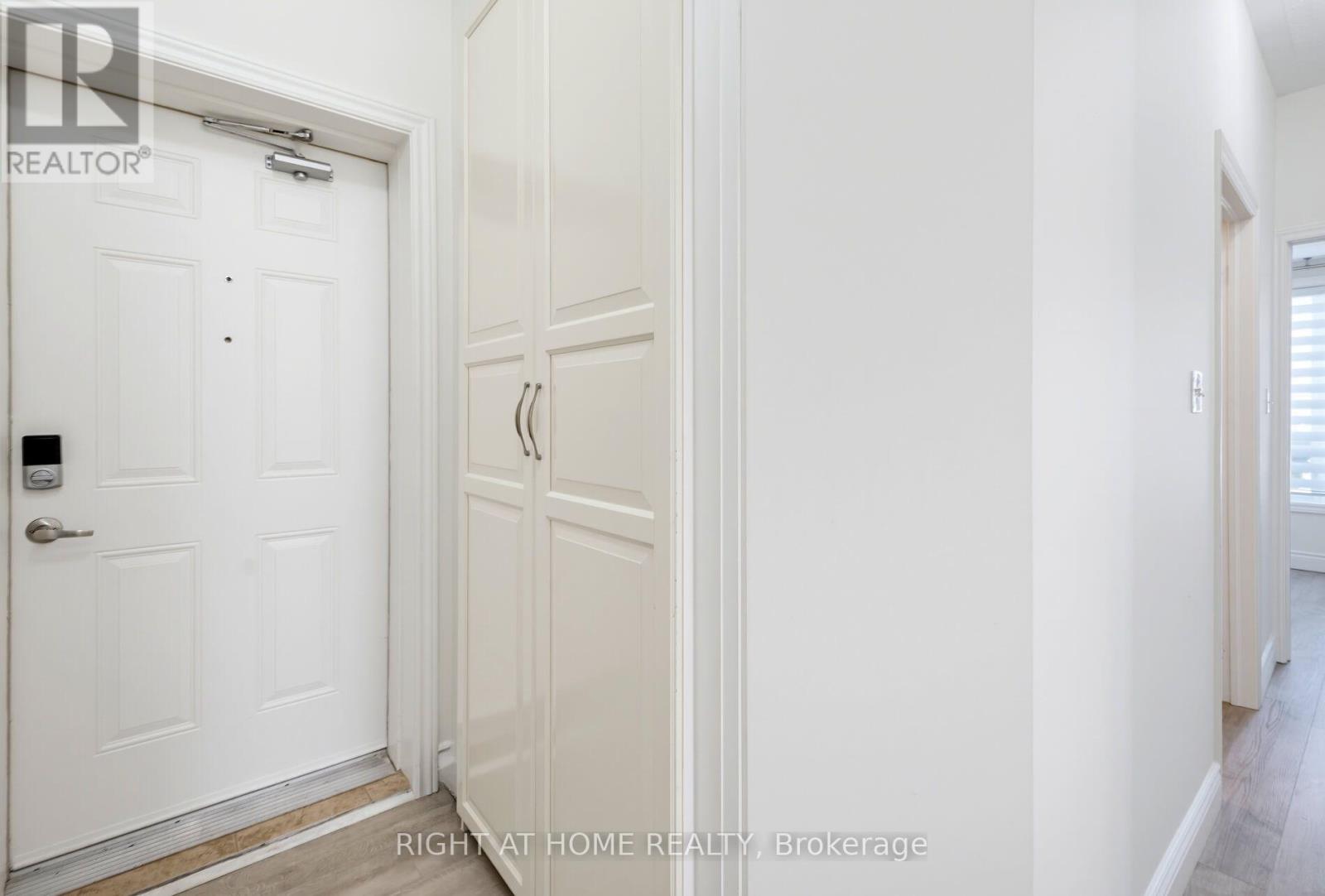 960 Bloor Street, Mississauga, Ontario  L4Y 2N1 - Photo 4 - W14036384