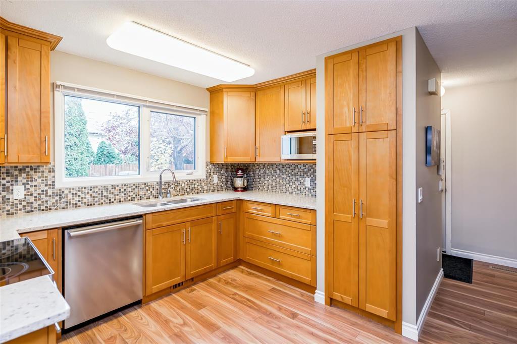 130 Whitley Drive, Winnipeg, Manitoba  R2N 1E7 - Photo 4 - 202625762