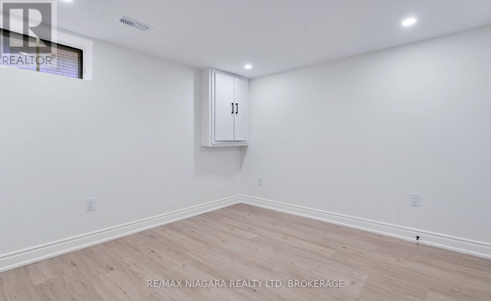 Lower Unit - 210 Mackan Street, Thorold, Ontario  L2V 1G7 - Photo 4 - X14079804