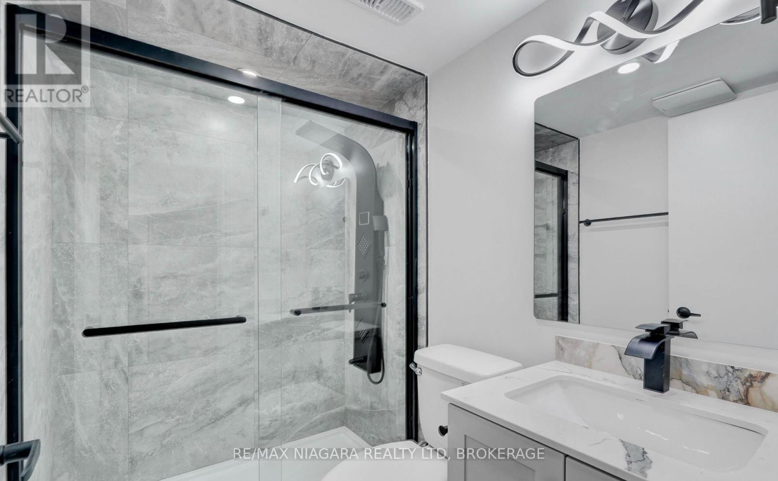 Lower Unit - 210 Mackan Street, Thorold, Ontario  L2V 1G7 - Photo 9 - X14079804