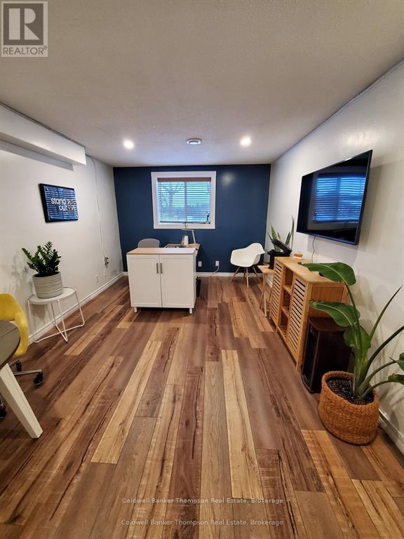 6 - 8 West Street N, Huntsville, Ontario  P1H 2B6 - Photo 2 - X14079816