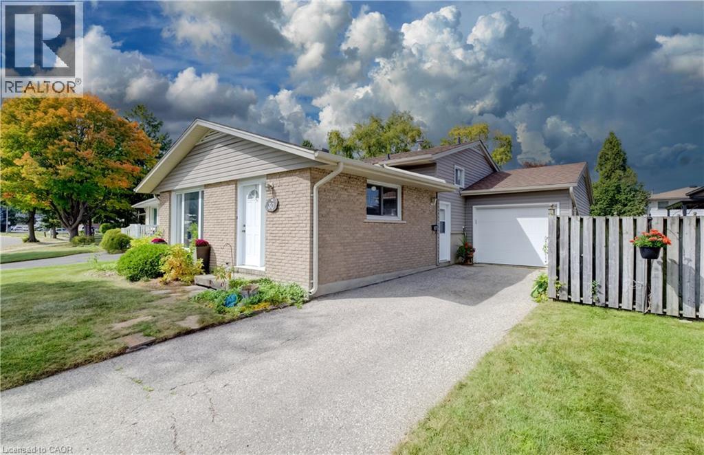 30 KINGSWOOD Drive, Kitchener, Ontario