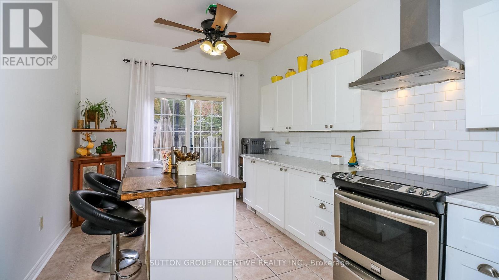 142 Raymond Crescent, Barrie (Painswick South), Ontario  L4N 0V7 - Photo 4 - S14079766