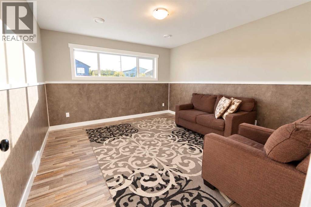 1118 7 Street W