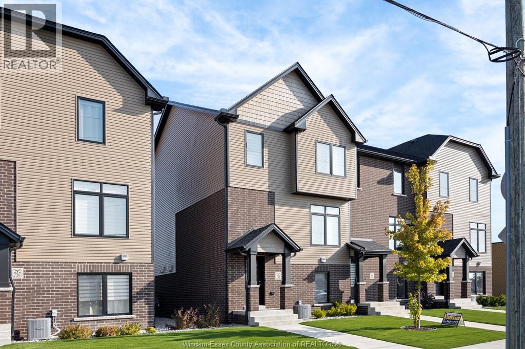 MLS# 26025290: 701 BROWNSTONE DRIVE, Lakeshore, Canada