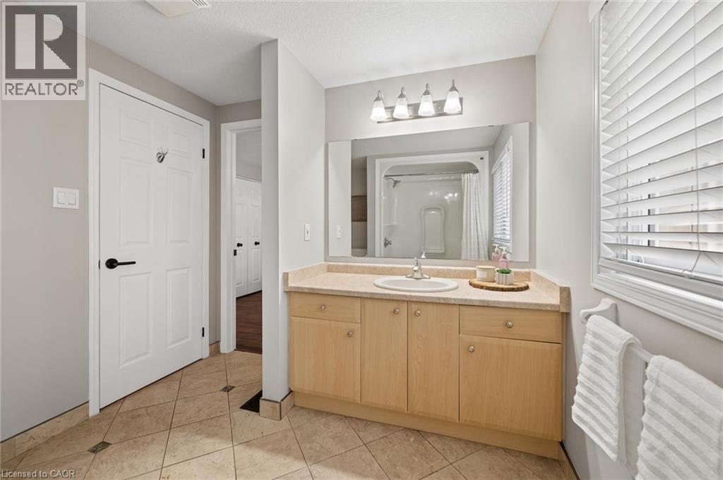 822 Whitecap Avenue, Waterloo, Ontario  N2K 4L4 - Photo 26 - 40870359