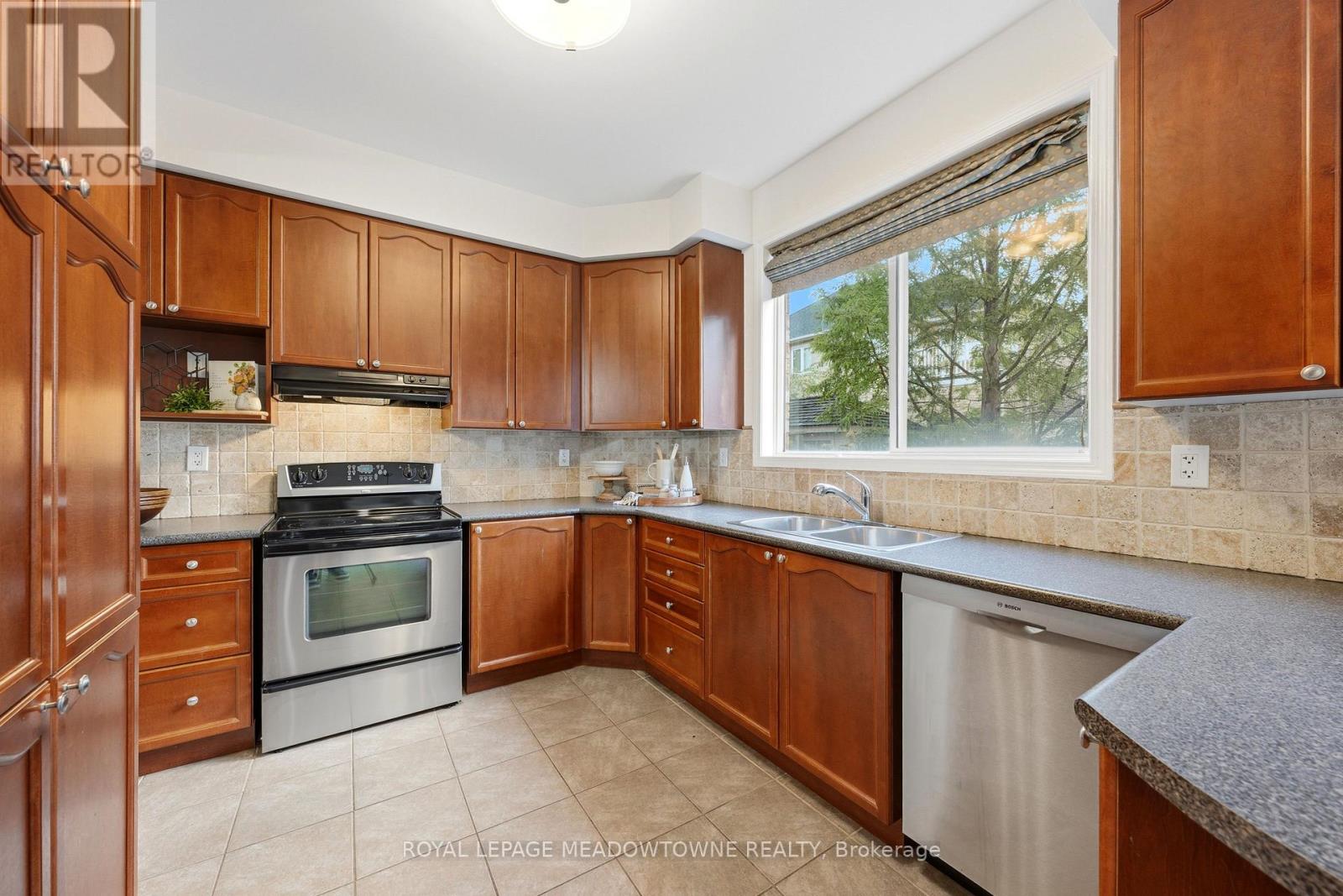 721 Switzer Crescent, Milton, Ontario  L9T 0H3 - Photo 16 - W14079848