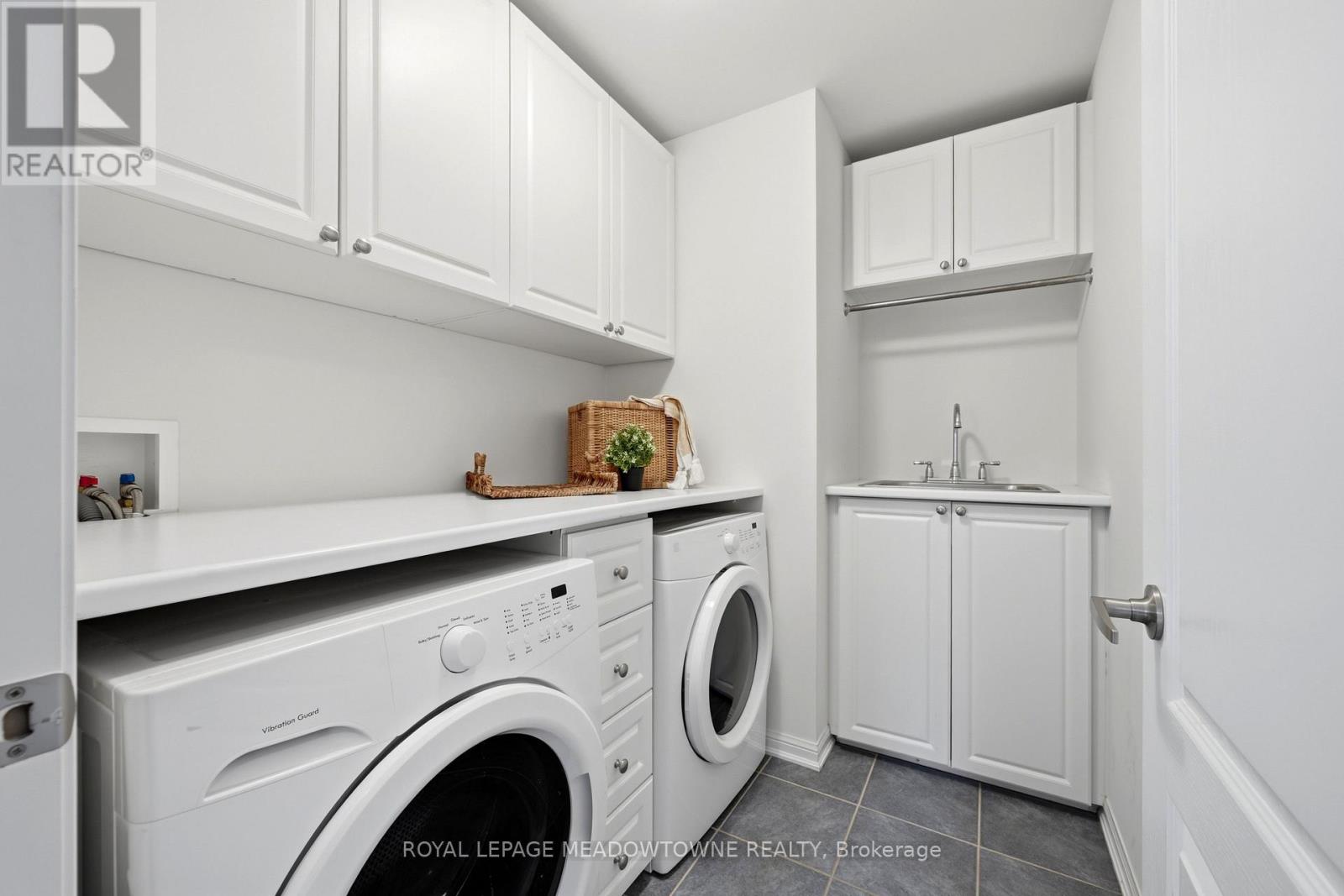721 Switzer Crescent, Milton, Ontario  L9T 0H3 - Photo 40 - W14079848