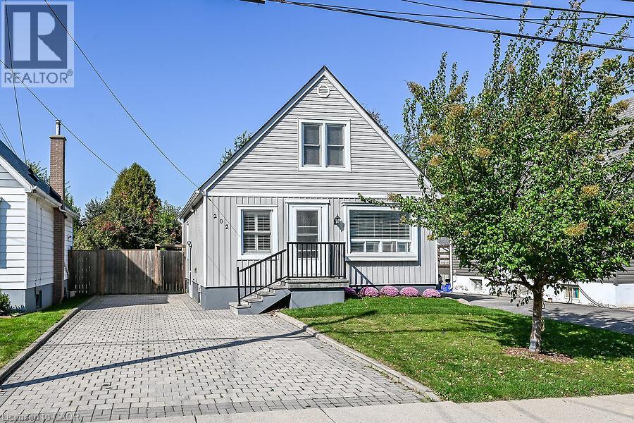 202 East 26th Street, Hamilton, Ontario  L8V 3C8 - Photo 2 - 40871392