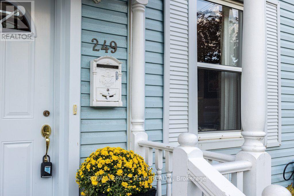 249 Hinchey Avenue, Ottawa, Ontario K1Y 1L9 - Photo 2 - X14079862
