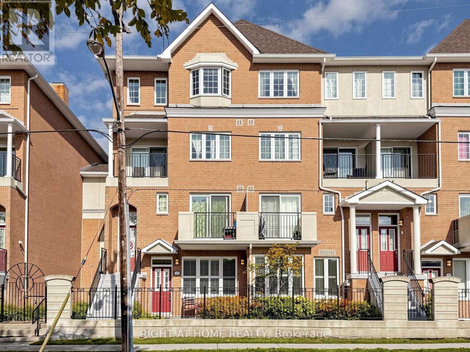 322 Grandview Way, Toronto, Ontario  M2N 6V3 - Photo 2 - C14079898