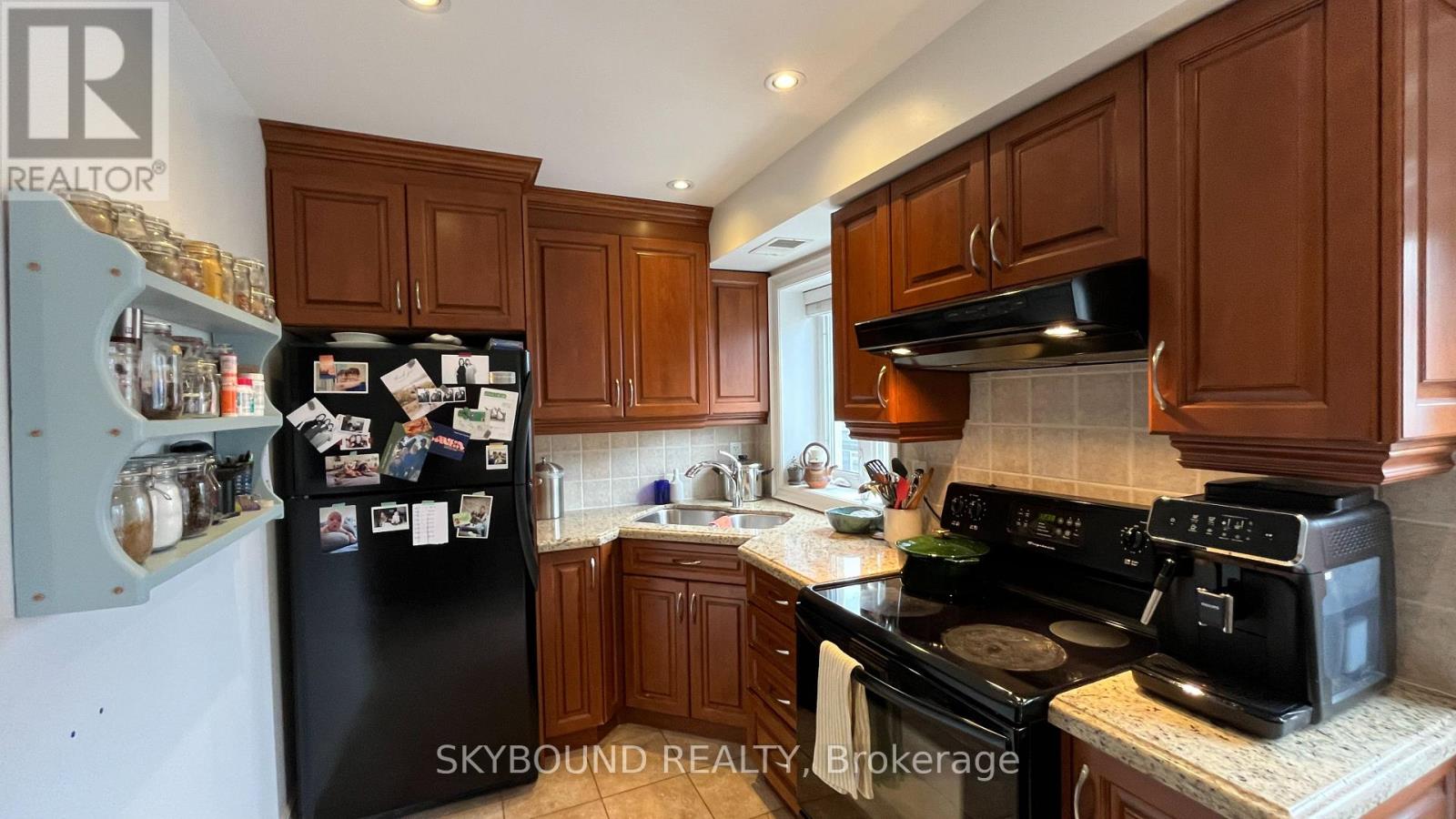 2 - 157 Christie Street, Toronto, Ontario  M6G 3B3 - Photo 3 - C14079910