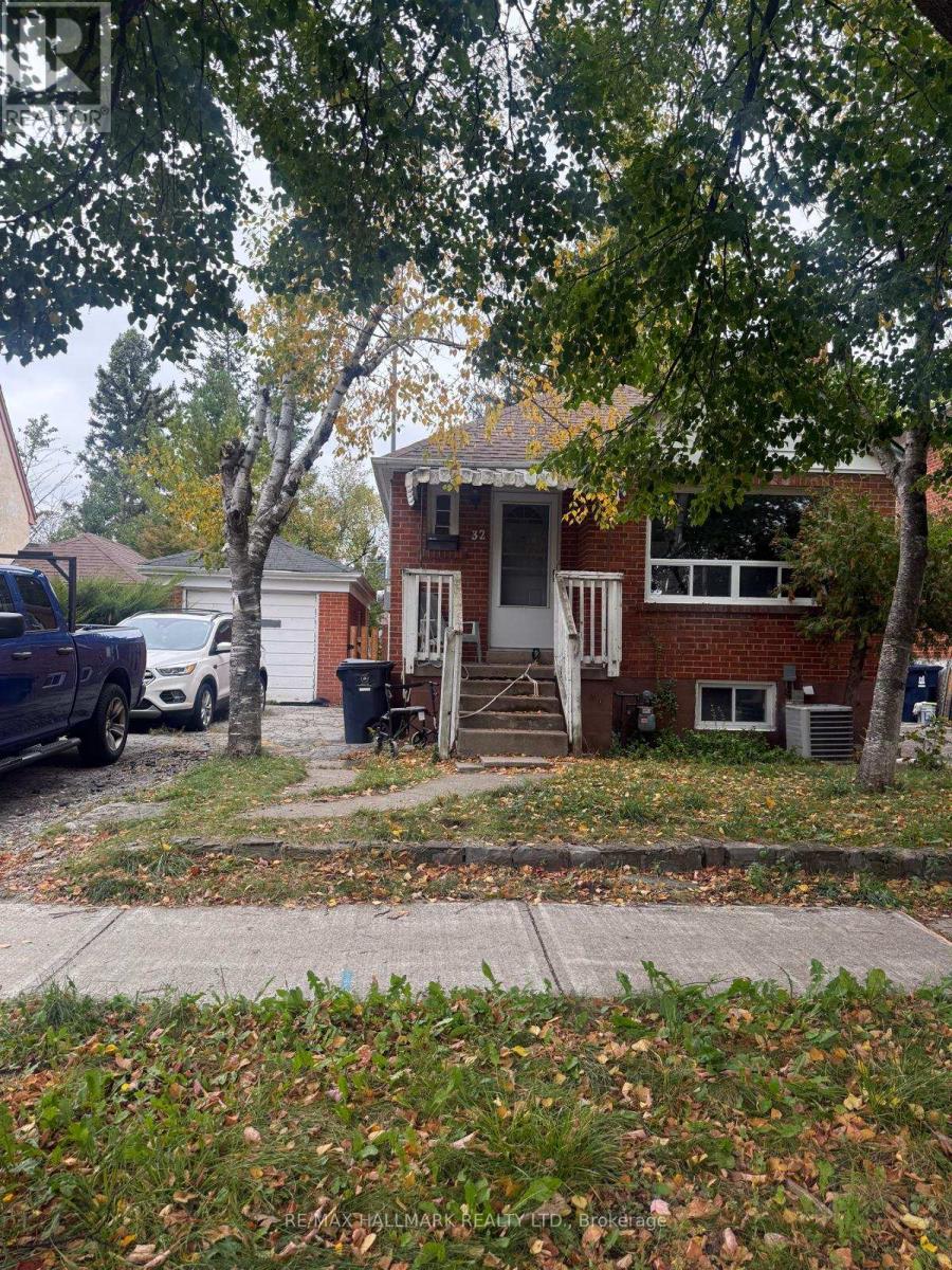 32 NEWTON DRIVE, Toronto, Ontario